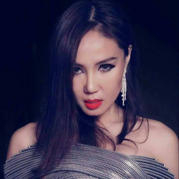 Фитнесс Соко “бүрэн нүцгэлэв”